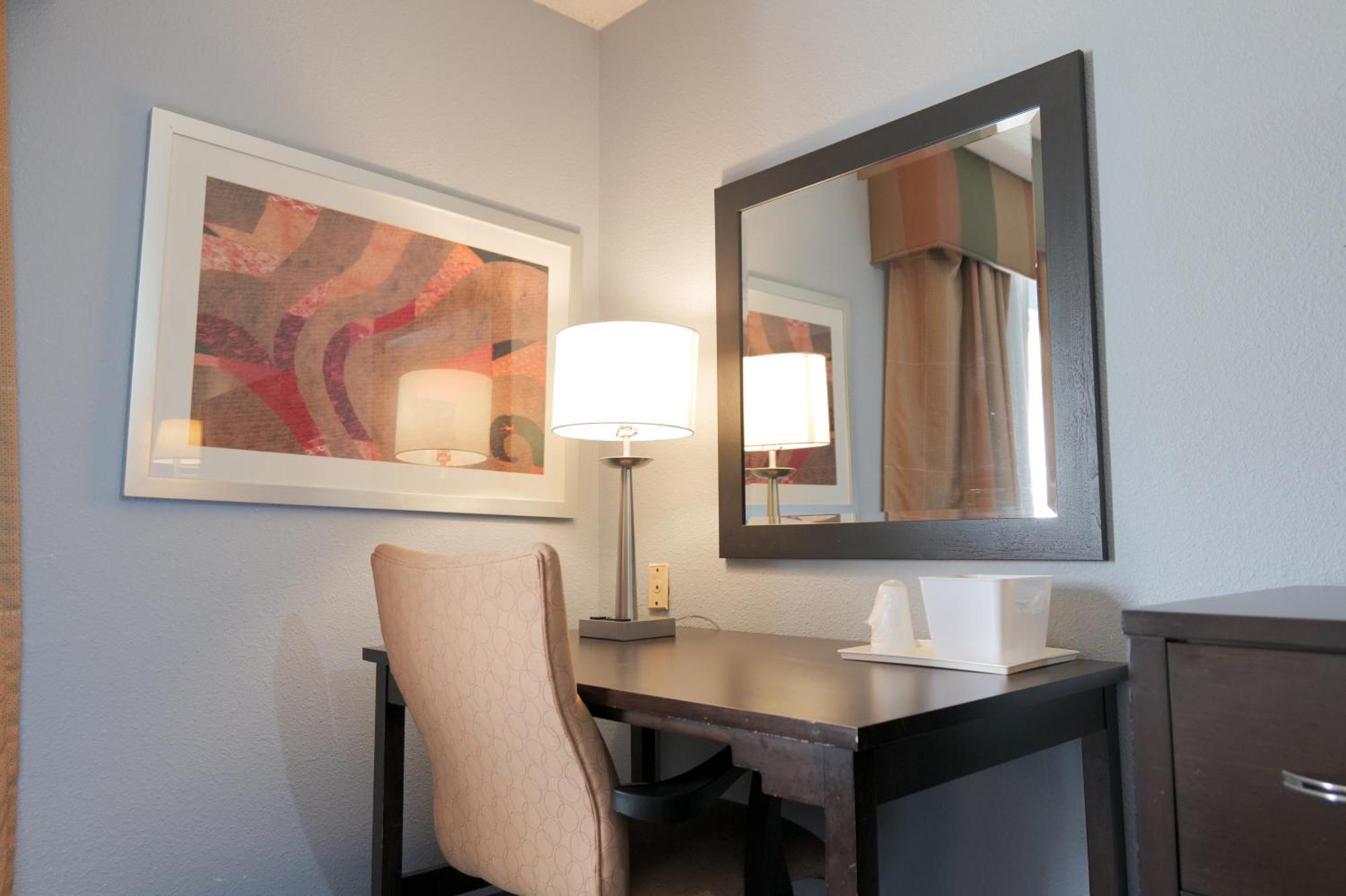 Baymont By Wyndham Flint Airport North Hotell Exteriör bild