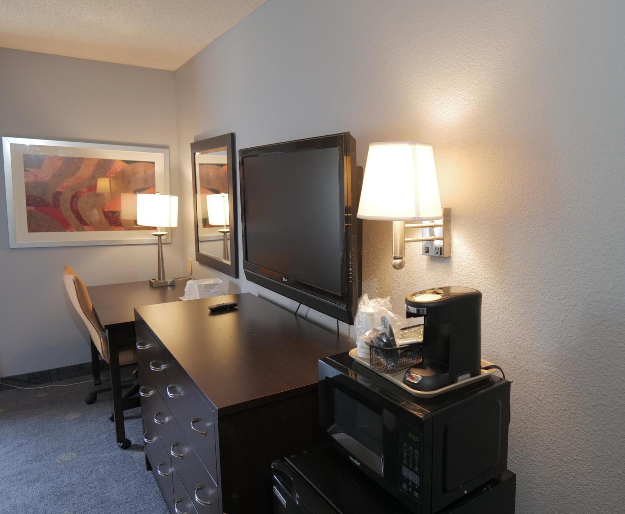 Baymont By Wyndham Flint Airport North Hotell Exteriör bild