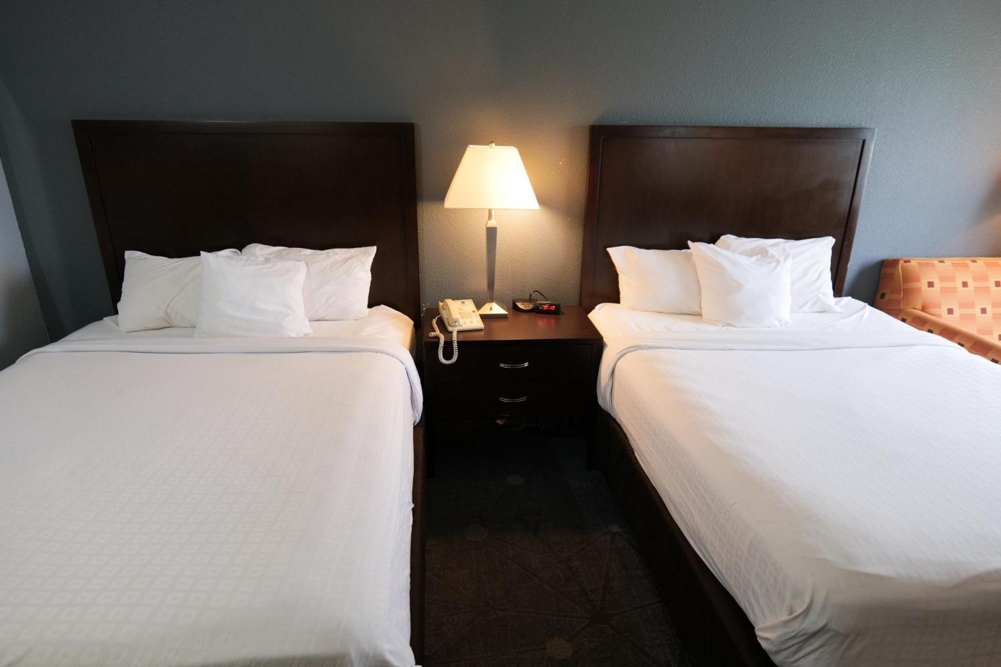 Baymont By Wyndham Flint Airport North Hotell Exteriör bild