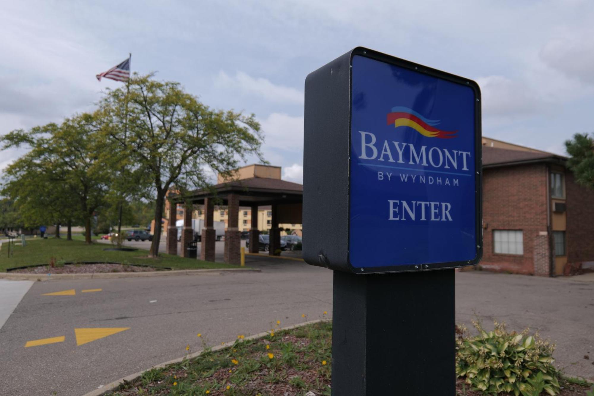 Baymont By Wyndham Flint Airport North Hotell Exteriör bild